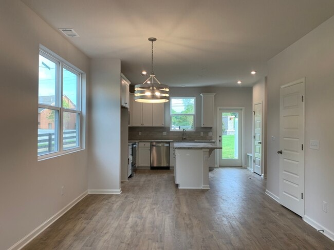 Building Photo - 1250 Hope Vlg Wy