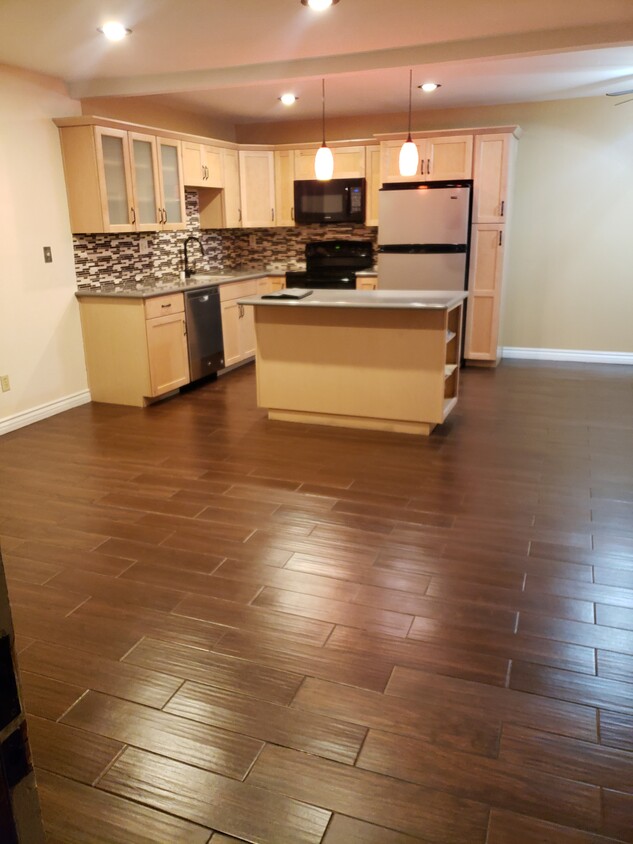 Open Living area creates nice space - 3333 Ruffin Rd