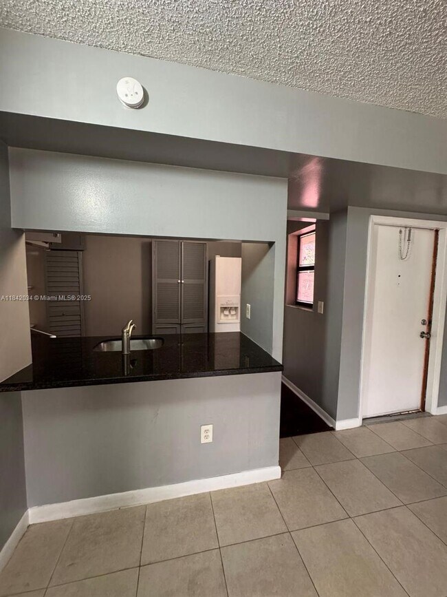 Foto del edificio - 855 NE 209th St