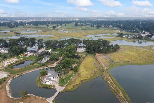 Foto del edificio - 52 Shorehaven Rd