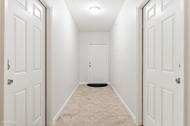 Building Photo - 3 br, 2.5 bath House - 211 N Federal Hwy #...