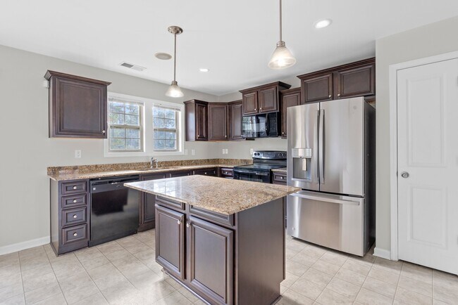Building Photo - 206 Flinchum Pl