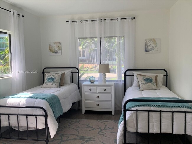 Building Photo - 6911 Sunrise Pl