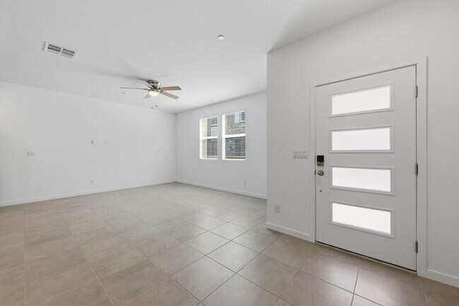 Foto del edificio - Brand New 3 Bedroom Stylish Henderson Townhome in Black Mountain Ranch