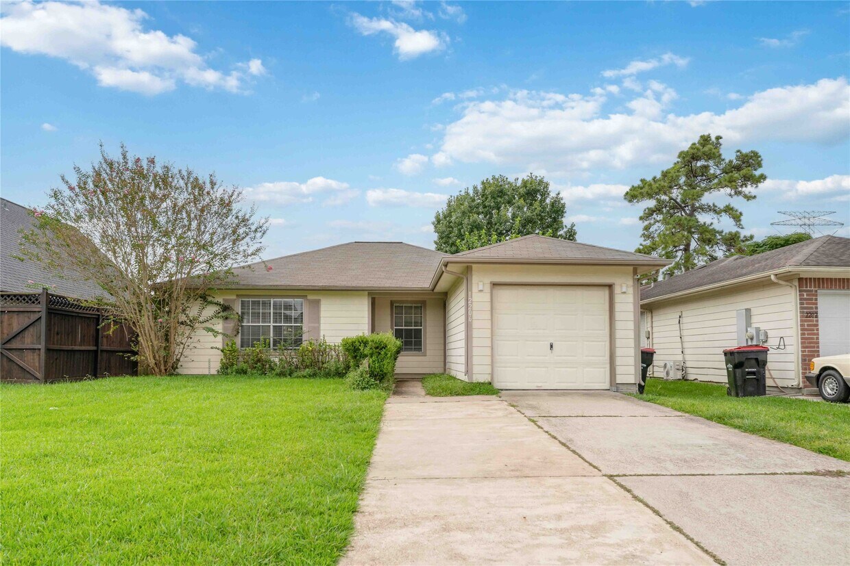 Foto principal - 12206 Greenglen Dr