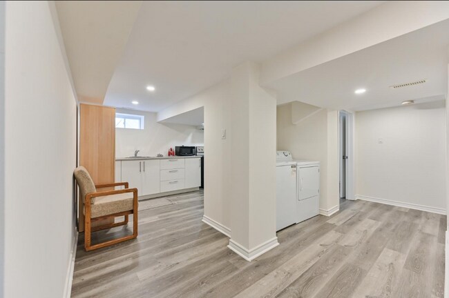 Photo du bâtiment - 406 Nairn Ave