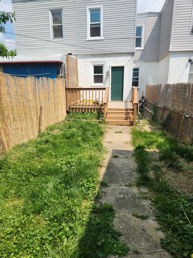 Building Photo - 316 Woodbine Ave