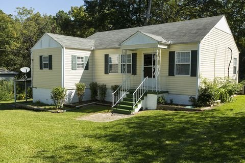 Primary Photo - Lovely Center Point Home