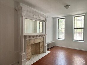 Building Photo - 250 W 137th St