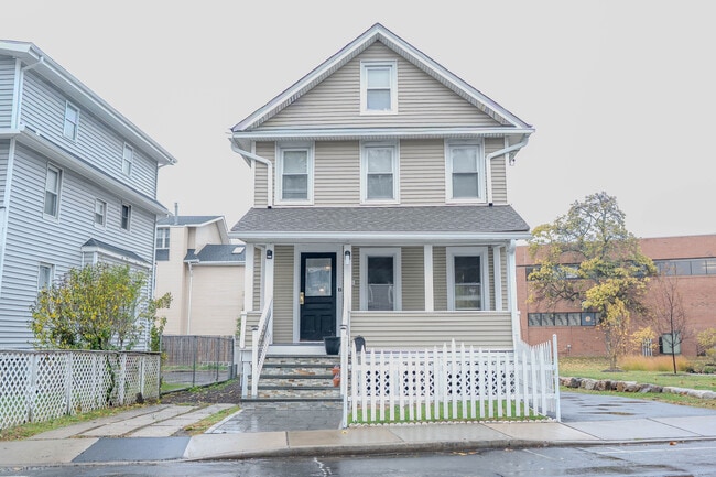 Building Photo - 11 Burritt Ave