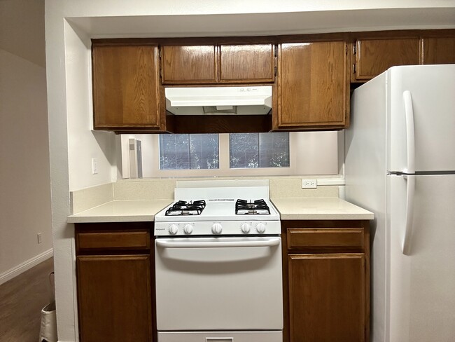 Foto del edificio - 634 N Alexandria Ave