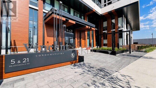 Building Photo - 21 Meadowdale Rd