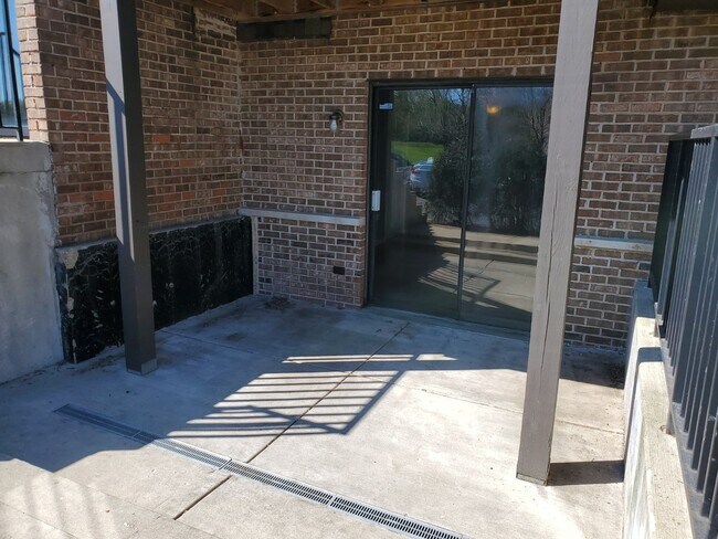 Building Photo - 1440 Stonebridge Cir