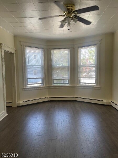 Building Photo - 422 21st St