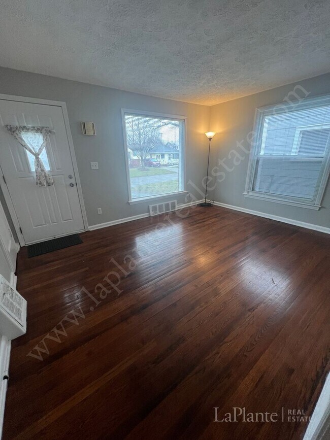 Foto del edificio - Cozy Brick 3-bedroom, 1-bathroom house loc...