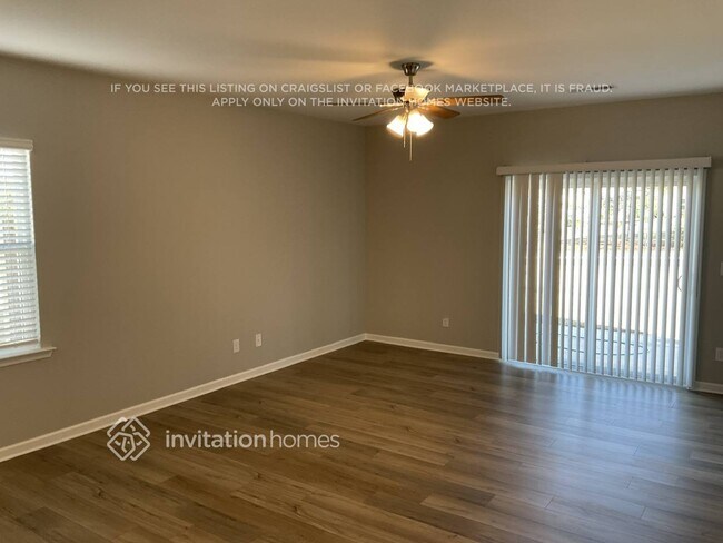 Building Photo - 520 Almere Dr