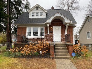 Building Photo - 631 Shasta Pl
