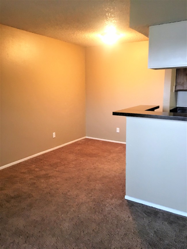 1 BR 1 BA- Dining - Slaton Properties LP