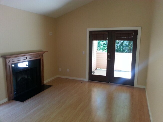 Foto del edificio - Newly Remodeled Condo Blocks from Juanita ...