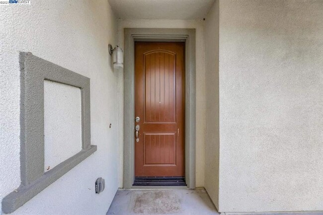 Building Photo - 18517 Admiral Way
