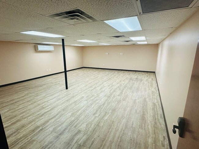 Building Photo - 2307 Bandera Rd