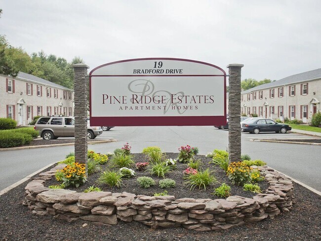 Foto del edificio - 19 Bradford Dr