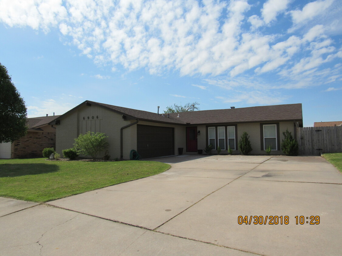 Primary Photo - Wonderful home located in Eisenhower Village.