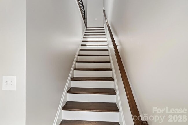 Foto del edificio - 523 Sedgefield Park Dr