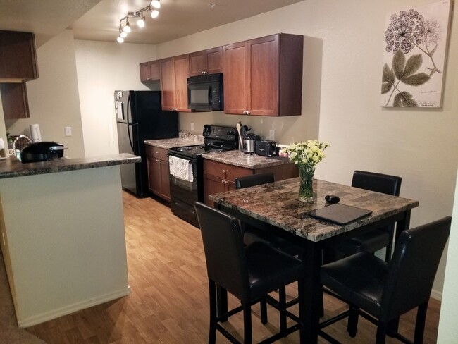 Building Photo - 2bd/2ba West-Flagstaff Condo! - Near NAU/C...