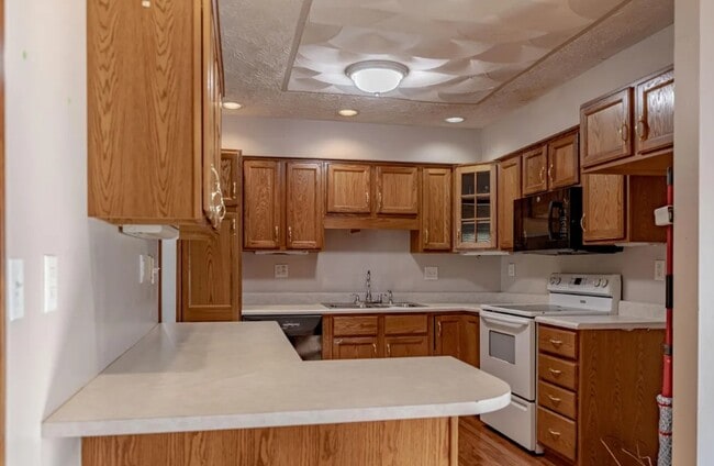 Building Photo - El Rancho