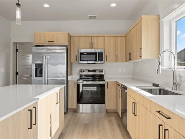 Kitchen - Canyon Ridge Townhomes