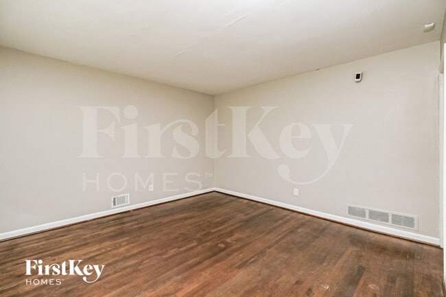 Building Photo - 1843 Wee Kirk Rd SE