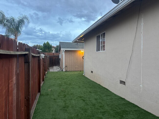 Building Photo - NEW BRENTWOOD CONSTRUCTION ADU! HIGHLY UPGRADED NEW KITCHEN & BATHROOM! 3 BEDROOMS & 1 BATHROOM! ...