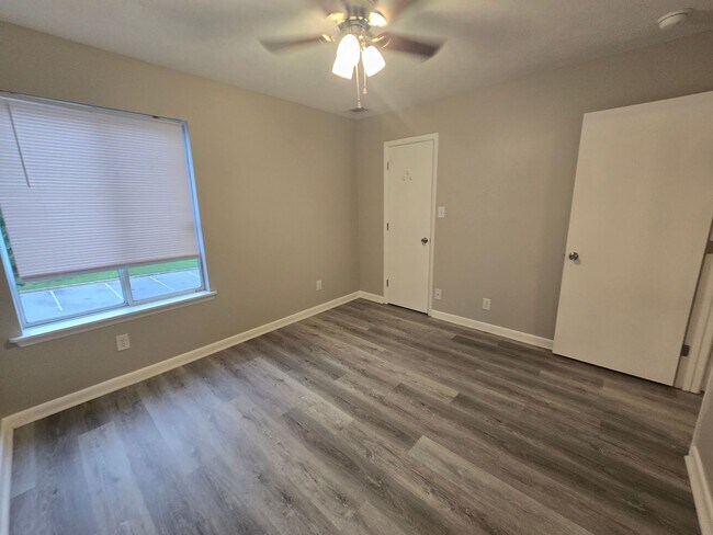 Foto del edificio - 3375 Galleria Dr