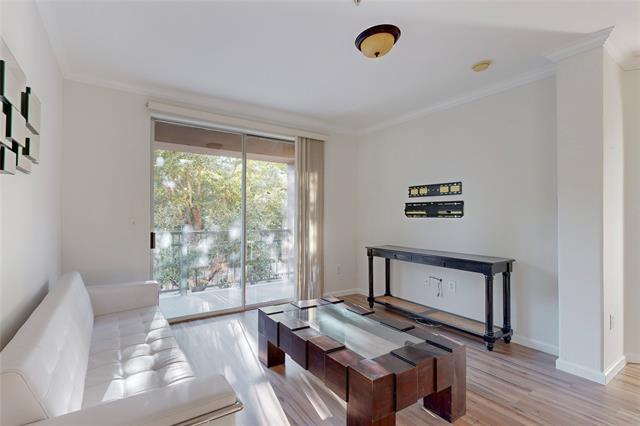 Foto del edificio - 330 Las Colinas Blvd E