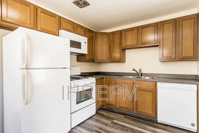 Foto del edificio - 680 Williams Rd