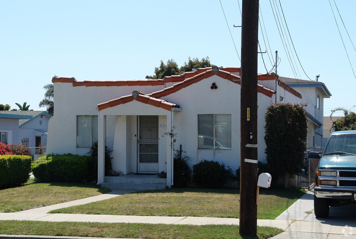 Building Photo - 419-423 S Evergreen Dr