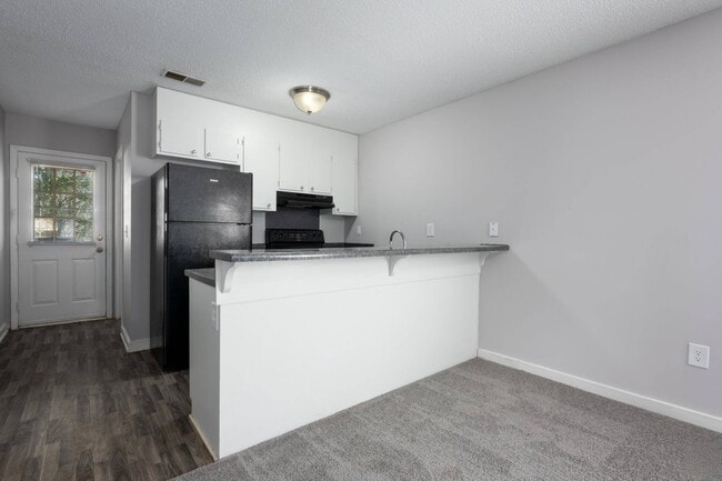 Kitchen - Glennwood Apartments