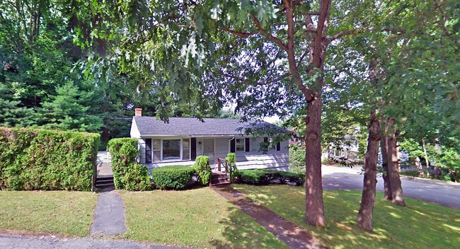 Building Photo - 2 Ridgewood Dr