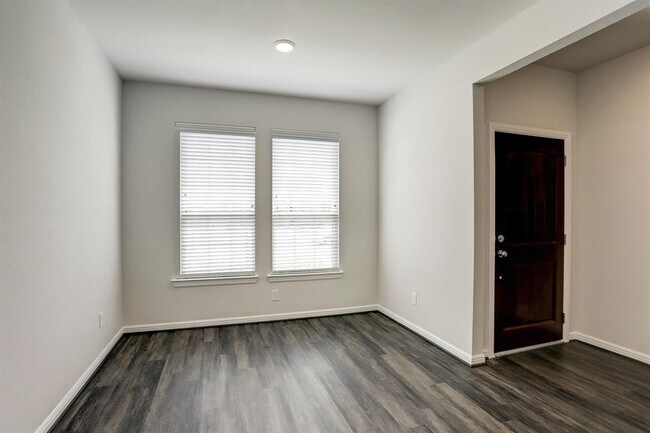 Foto del edificio - 8106 Cliffside Terrace Ct