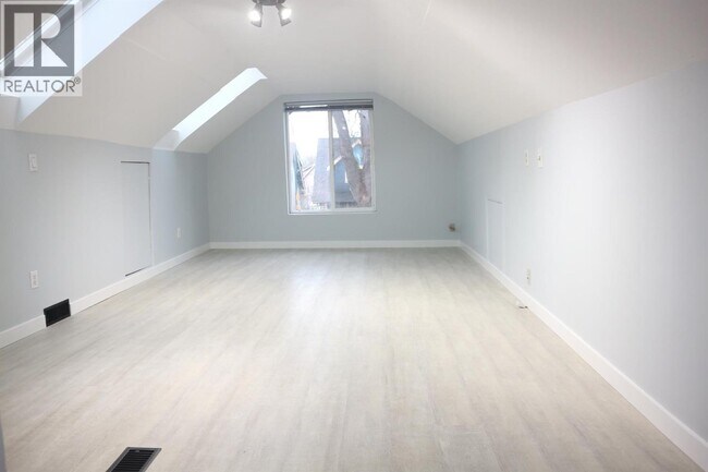 Photo du bâtiment - 796 E 12th Ave