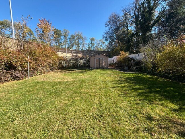 Foto del edificio - Want to stop renting and finally own your own home? Now you CAN — with our Lease with Option to P...