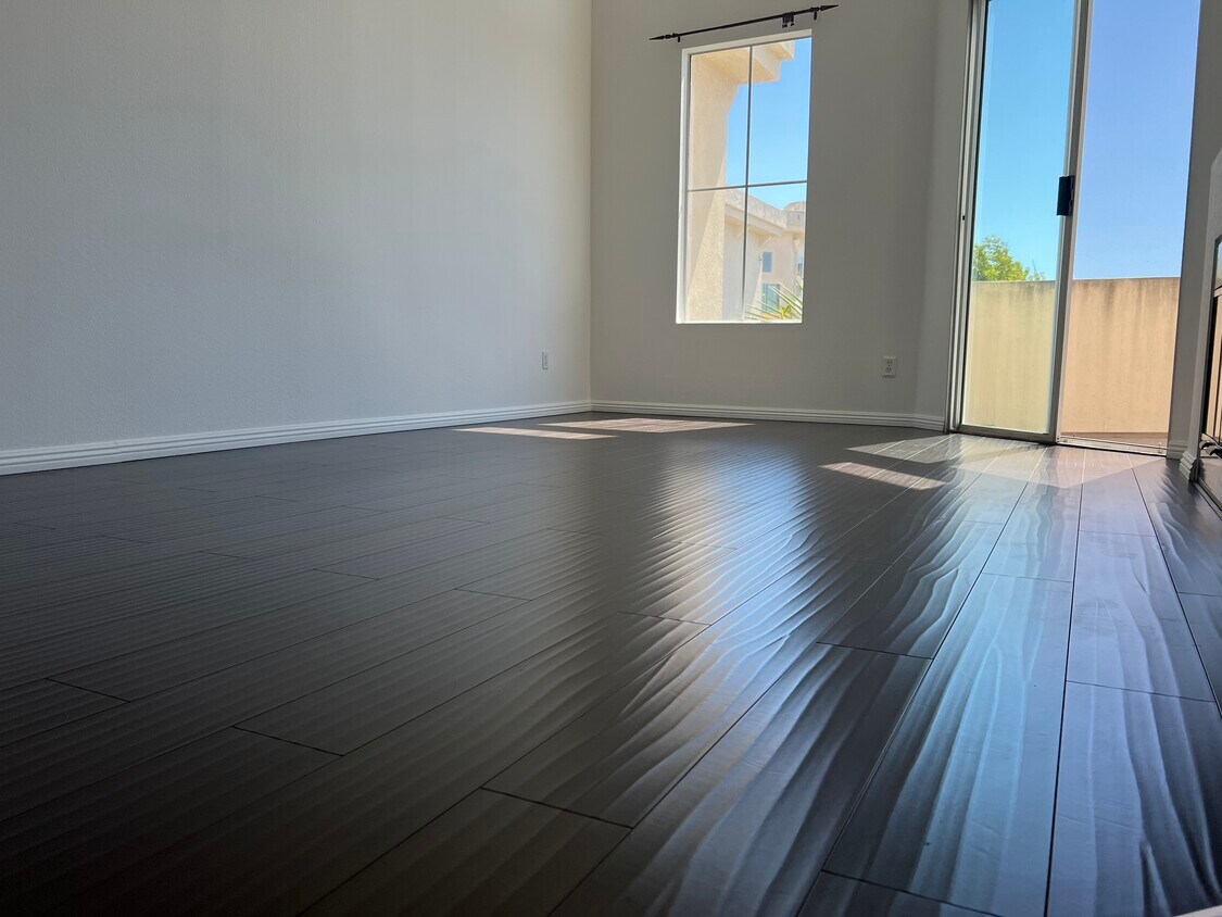 Living with slider to patio - 1281 Cabrillo Ave