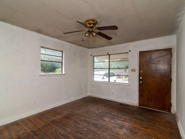 Foto del edificio - 7318 Valley Dr