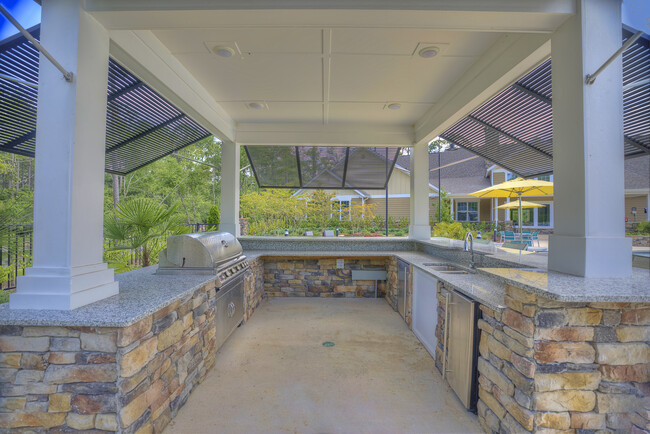 Poolside kitchen with grill - Lullwater at Blair Stone