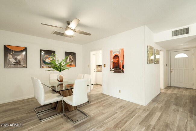 Foto del edificio - 3501 E Hazelwood St