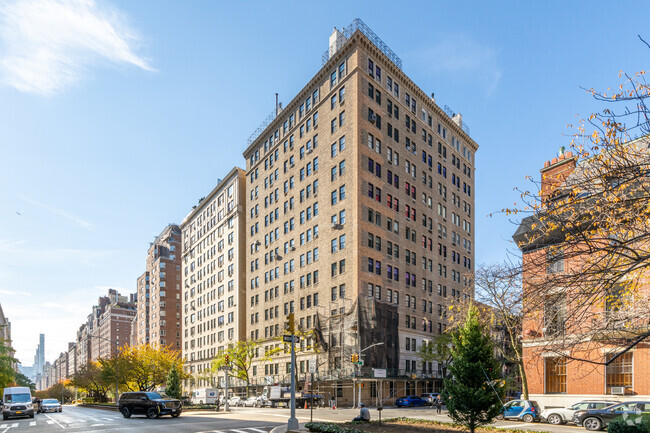 Building Photo - 1172 Park Ave