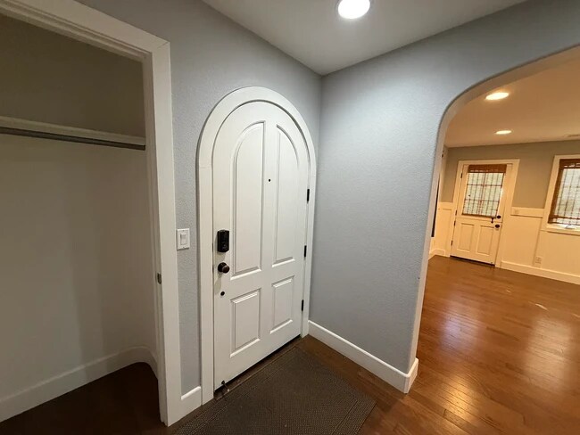 Foto del edificio - 1179 Campbell Ave