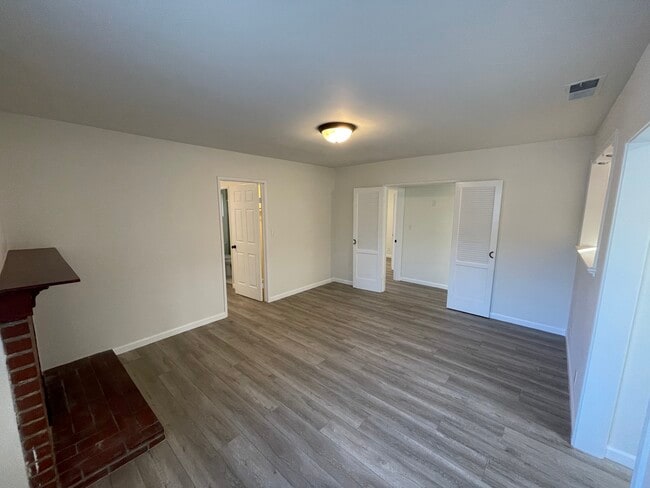 Living Room - 260 W Linden Ave