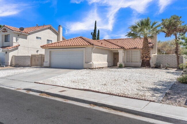 Building Photo - 3 Bedroom 2 Bath Home Ready for Move In!